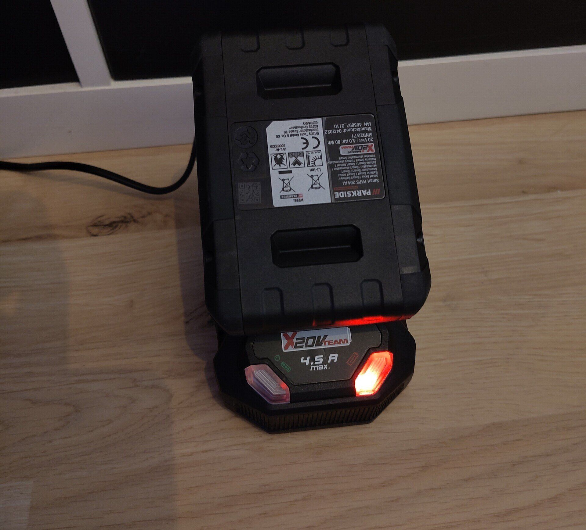 Shows the Parkside 20V Charger charging a battery now with the silent fan