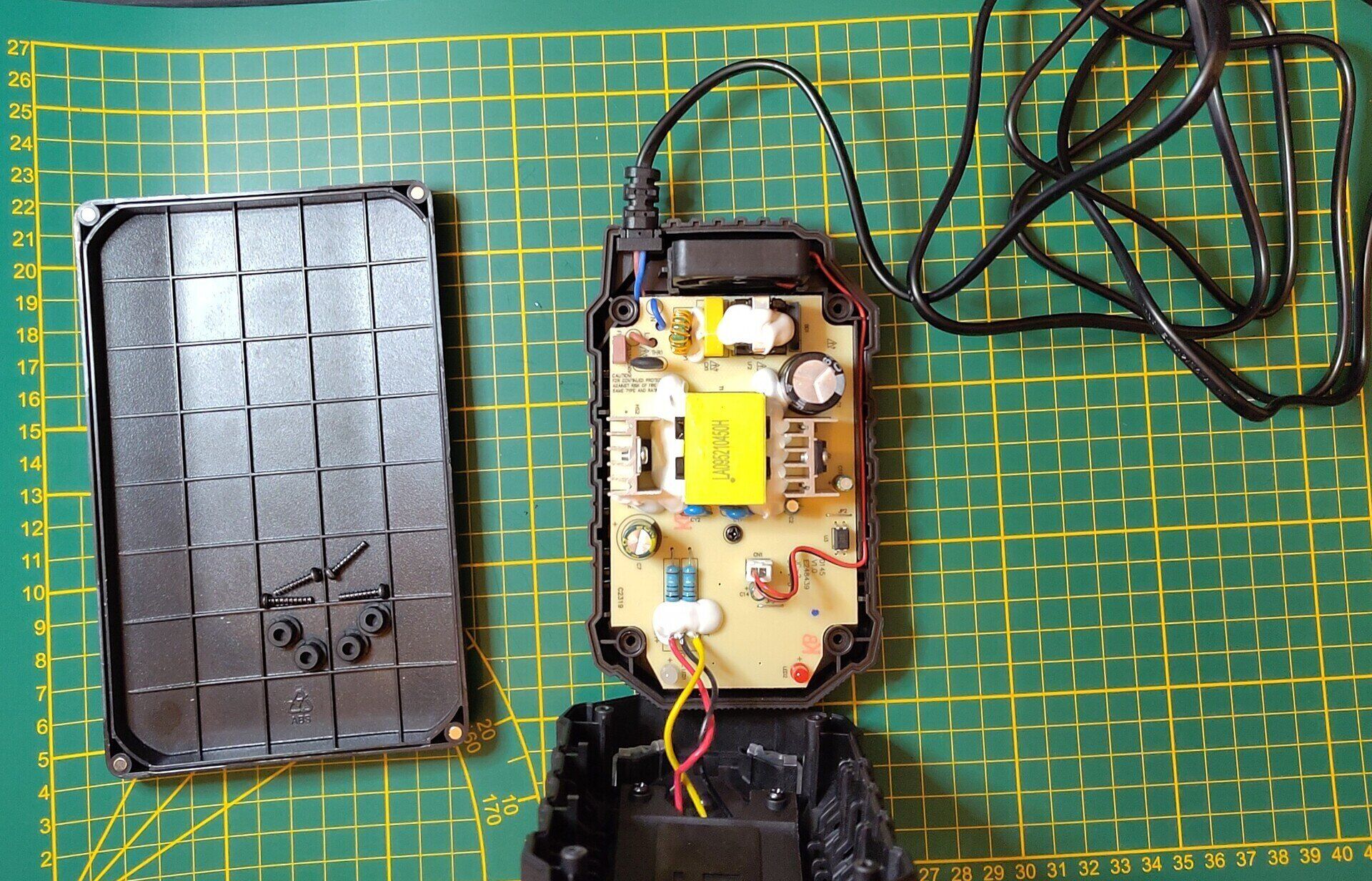 Shows the Parkside 20V Charger opened