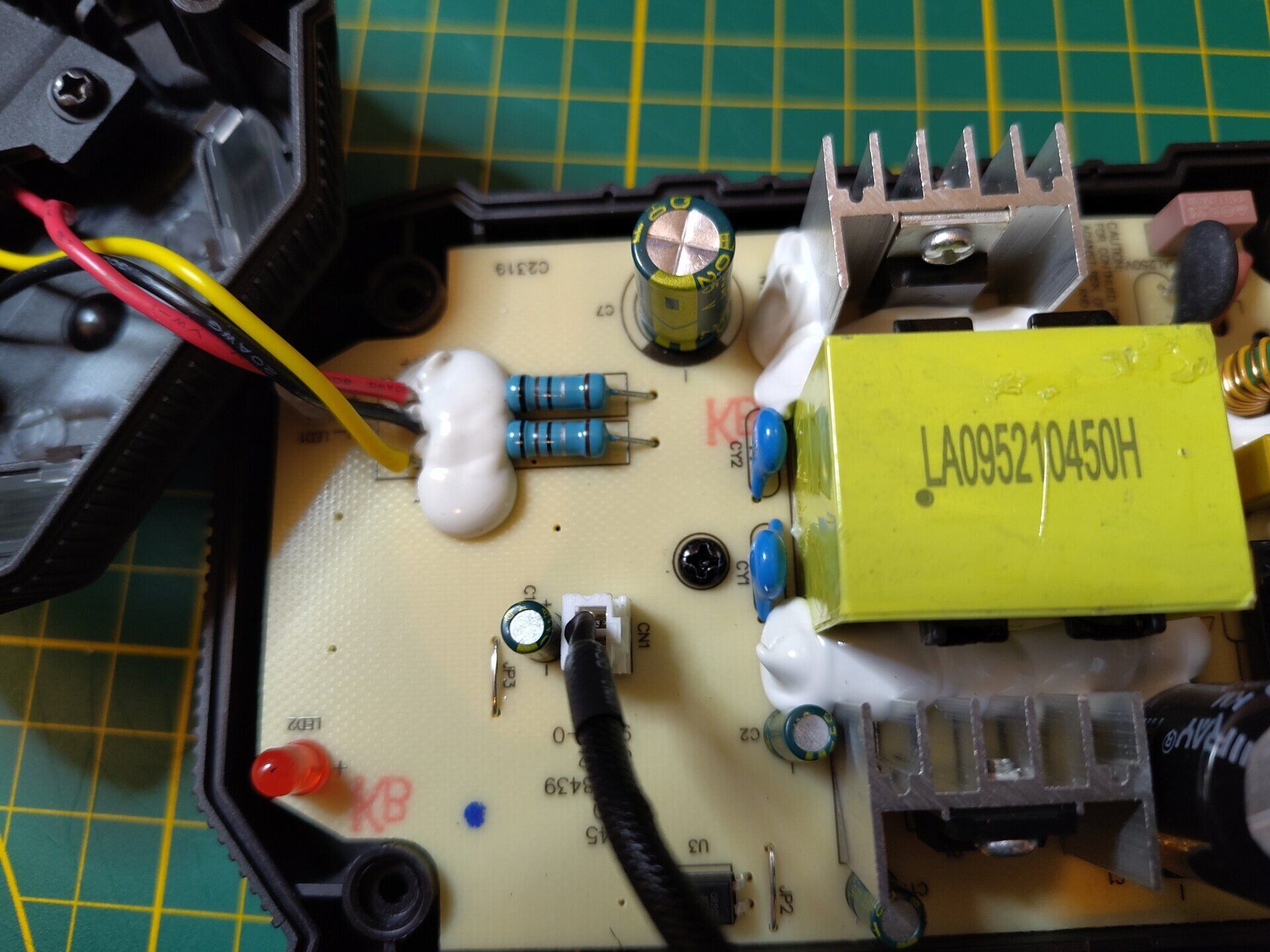 Shows the Parkside 20V Charger with the 4Ax10 Noctua fan placed with the jst connected, verifying the connector is seated properly